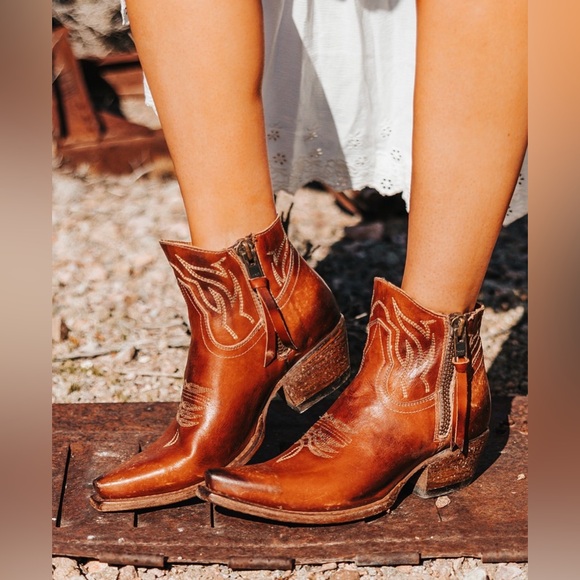 freebird Shoes - FREEBIRD WOLFIE Ankle midi boot in SOLD OUT WHISKEY Leather Western Ankle Boots